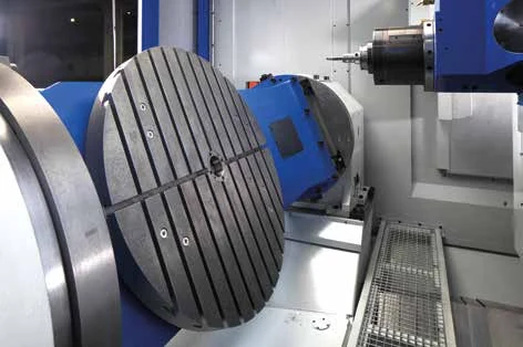 Mandelli HS work area: rotary pallet table and horizontal spindle