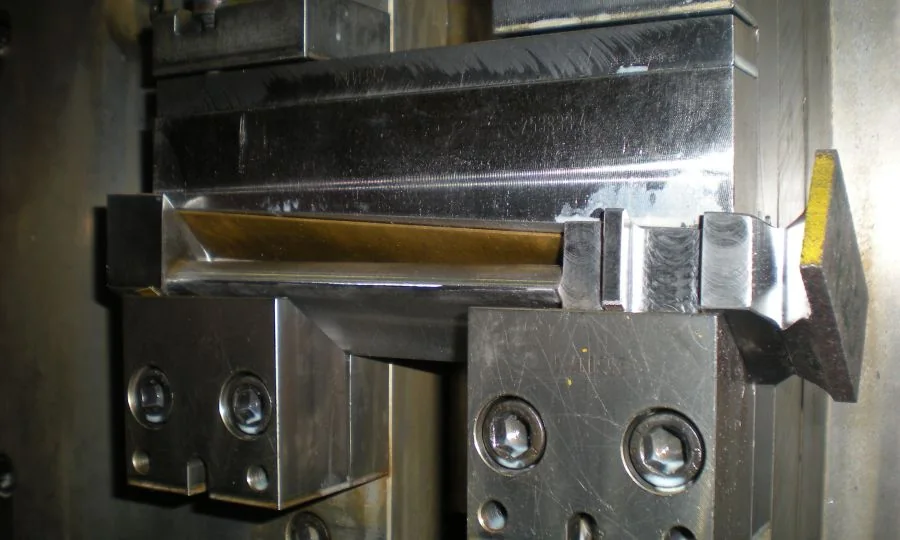 Compressor blade machined on a Mandelli horizontal machining center
