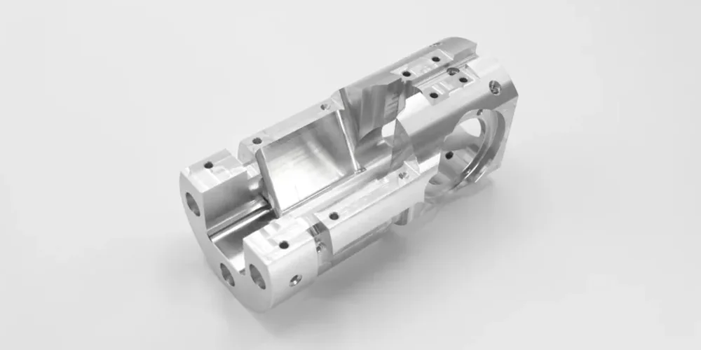 Housing turned on a Spinner lathe: pockets, cross bores and tapped holes